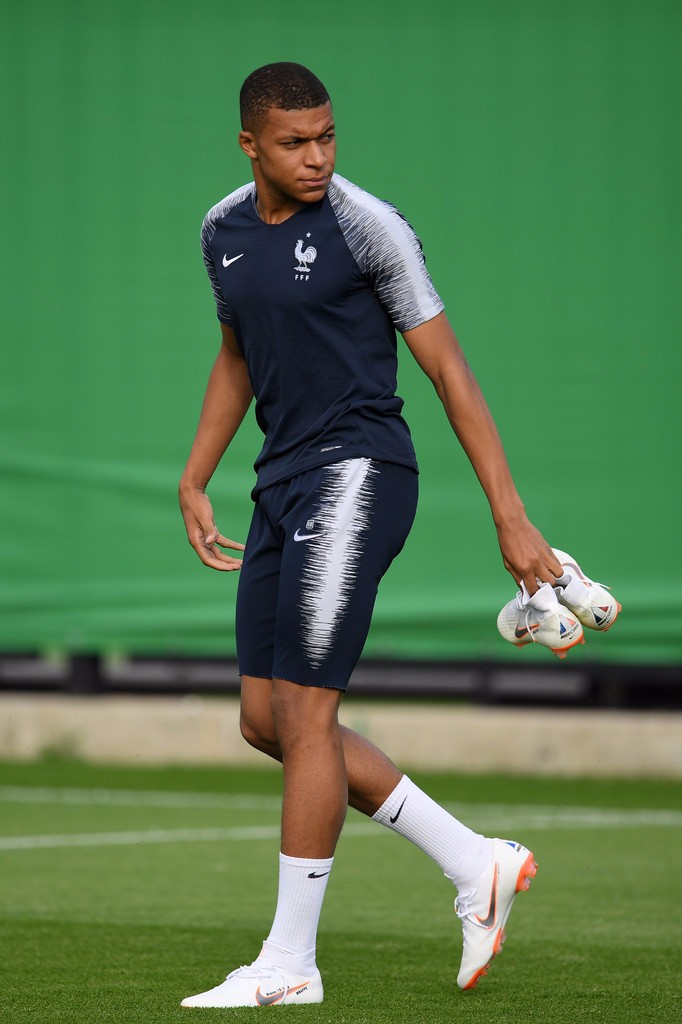 法国队取得零封胜利，晋级女子足球决赛