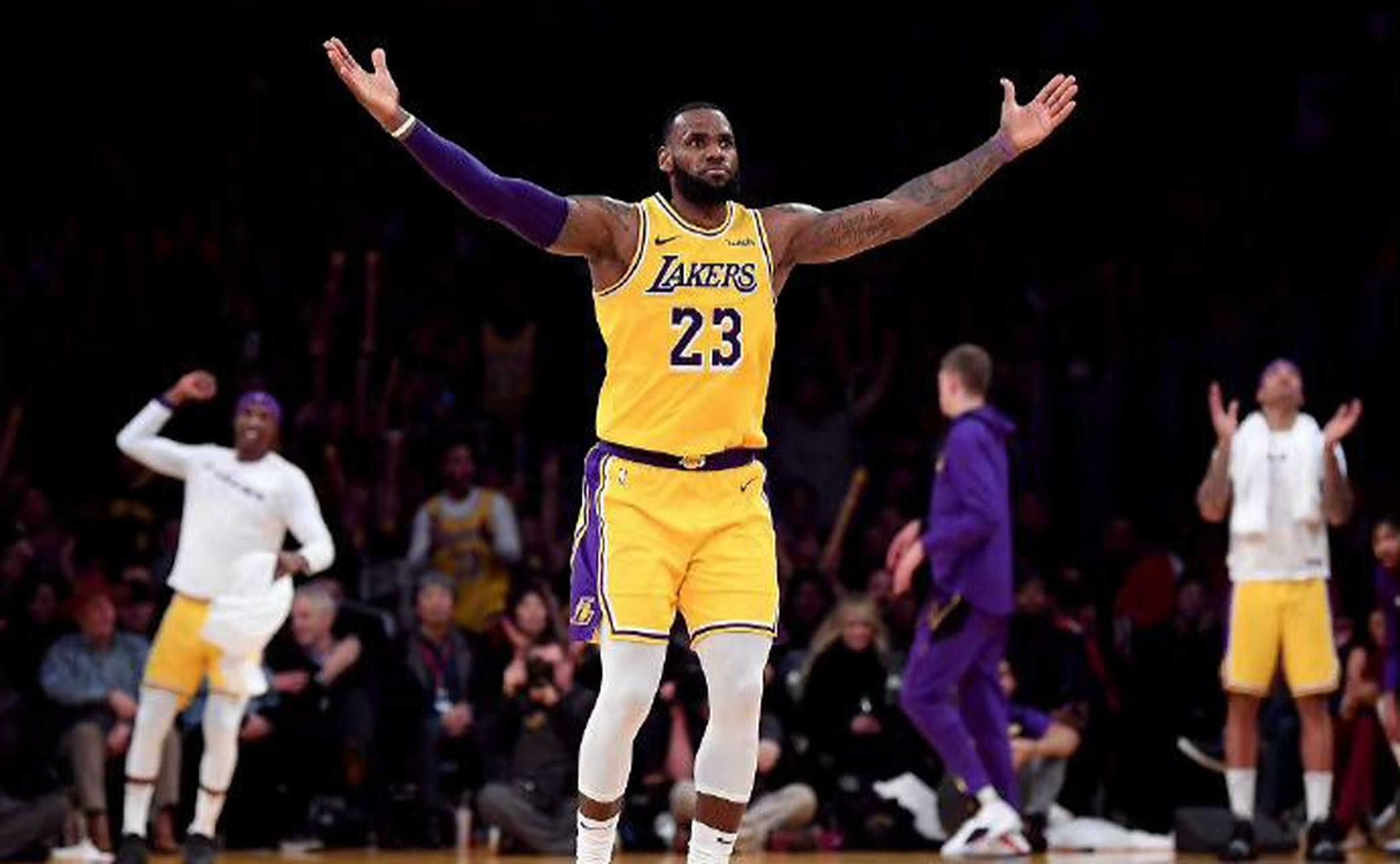 湖人客场惨败掘金，詹姆斯难掩失望